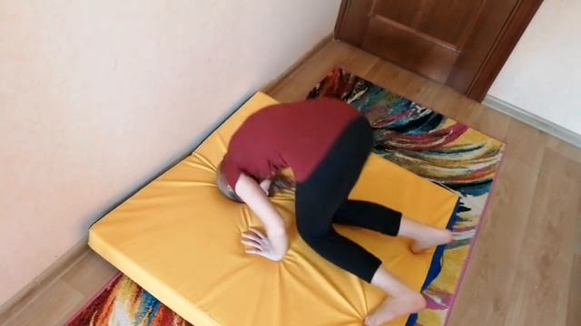 Стойка на голове за 15 минут. Учимся вставать на голову. смотреть онлайн