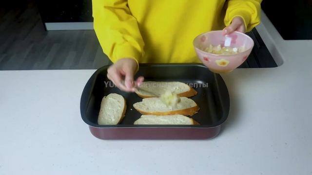 Научились готовить вкуснейшие луковые гренки с сыром. Теперь едим их почти каждый день на завтрак смотреть онлайн