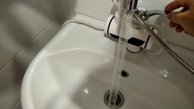 Водонагреватель электрический проточный