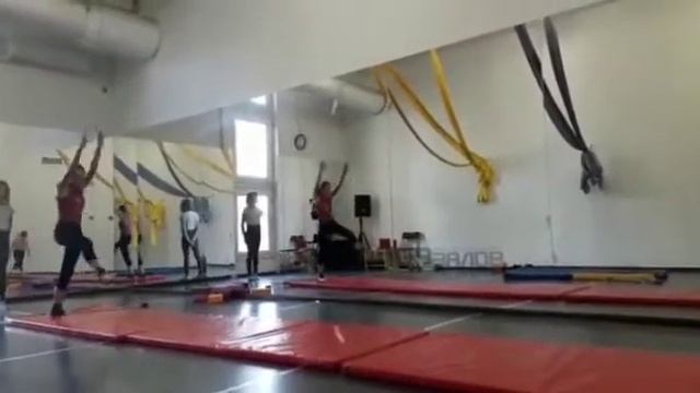 Занятие в цирковой студии смотреть онлайн