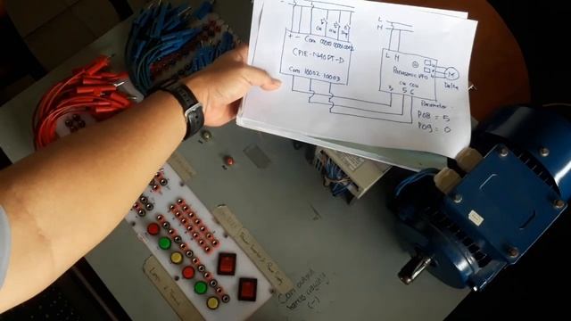 #7.1 Kendali Motor AC 3 Fase Dengan Inverter Panasonic VF0 dan PLC OMRON CP1E смотреть онлайн