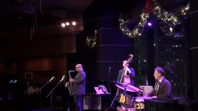 Jochen Reuckert / Troy Roberts / Alexander Claffy Play Michel Legrand. смотреть онлайн