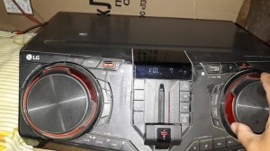 Музыкальный центр LG cj98