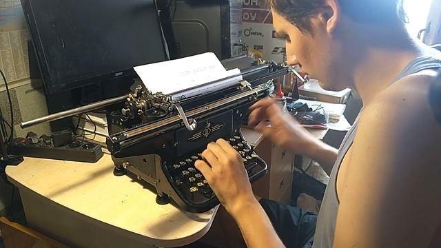 Пишущая / печатная машинка Москва канцелярская смотреть онлайн