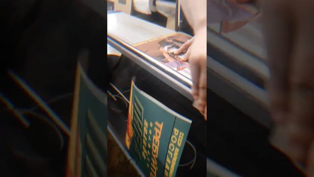 ВОТ ПОЧЕМУ ТВОЙ ПОСТЕР БУДЕТ ИДЕАЛЬНО РОВНЫМ #постер #картина #упаковка #мастерская #искусство смотреть онлайн