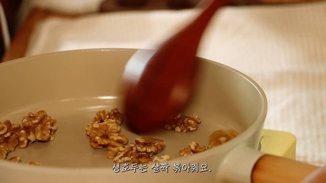 SUB) 행복한가을하루?시골주부브이로그, 이삭토스트, 수정과, 호두곶감말이, 가을모빌, 몽뜰vlog смотреть онлайн