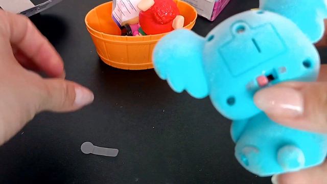 Распаковка игрушек сюрпризов hairdorables. Сюрпризы домашние питомцы. Surprises pets. Unboxing toys смотреть онлайн