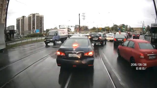 Автохамы. СПб, ул.Ленсовета - Дунайский пр-т (запись с в/регистратора трамвая) смотреть онлайн