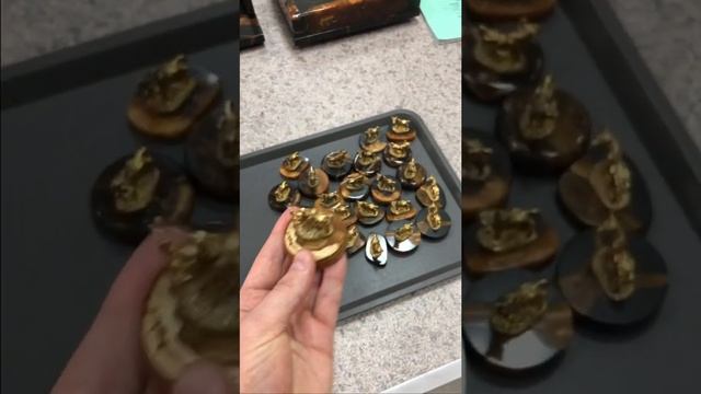 Латунные Бычки на натуральном камне Симбирцит. Символ наступающего Нового 2021 года смотреть онлайн