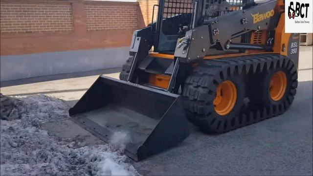 Минипогрузчик BAWOO BSL 350 с накидными резиновыми гусеницами смотреть онлайн