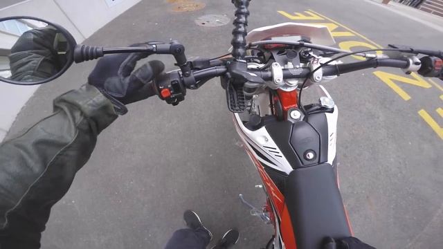BETA TRACK 50CCM ENDURO MOTORRAD ÜBERBLICK смотреть онлайн