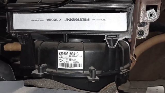 Замена салонного фильтра, подробно Renault Laguna II смотреть онлайн