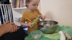 Чем занять ребенка дома. Пример занятия с ребёнком после 2 лет.