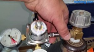 КАК ПОДКЛЮЧИТЬ К УГЛЕКИСЛОТЕ И НАСТРОИТЬ РЕДУКТОР НА РАЗЛИВНОМ ПИВЕ