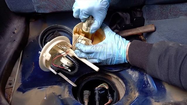 2001 Peugeot 206 Fuel pump replacement. How to change Peugeot 206 gasoline feed pump смотреть онлайн