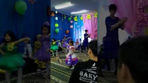 Утренник детском в саду. Показ моды...