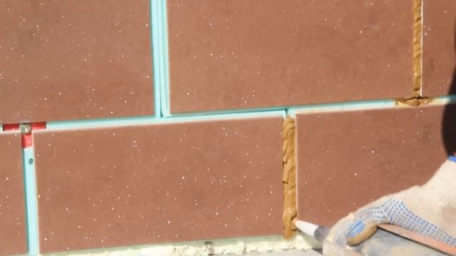 Монтаж термопанелей "Ермак". Заполнение швов. Видео 3. смотреть онлайн