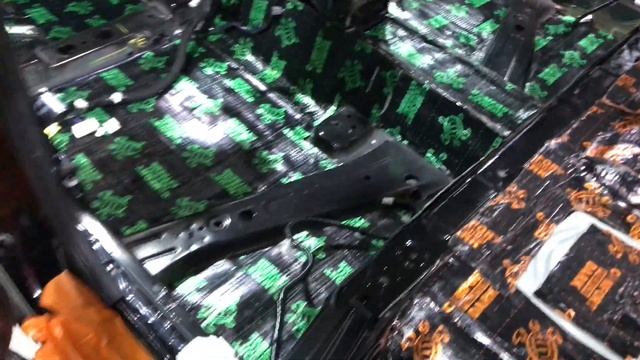 INFINITI QX50 обзор заводской шумозащиты и установка вибро- шумоизоляционных материалов Комфортмат. смотреть онлайн