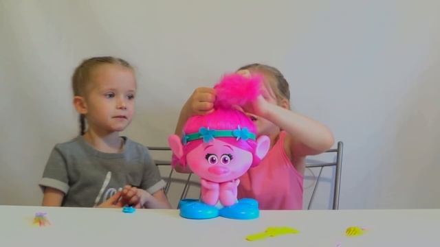 САЛОН КРАСОТЫ ДЛЯ КУКЛЫ Делаем причёску для Розочки // Kisa Alisa смотреть онлайн