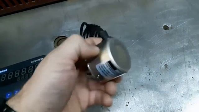 Установка нового счетчика импульсов и энкодера на гильотину Durmazlar MS 3004. смотреть онлайн