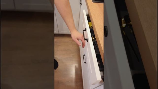 Хранение на кухне. Стеклянные полки. ? Организация хранения ? #shorts смотреть онлайн