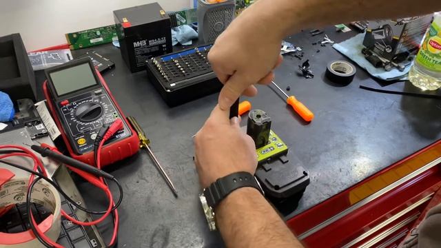 Take Apart Ryobi Battery - How To Disassemble A Ryobi Battery For Repair