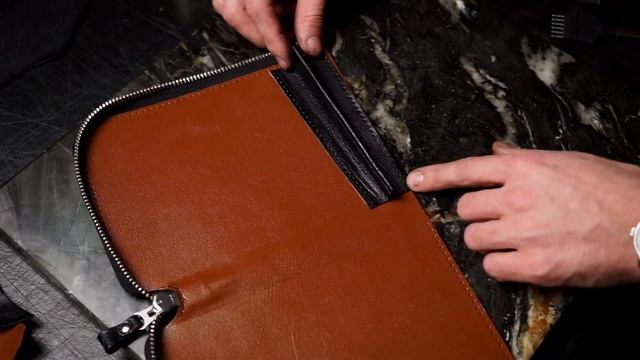 Делаем клатч из кожи варана с серебряным медальоном смотреть онлайн