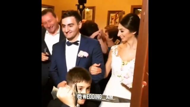 Брат невесты не пропускает жениха / Интересные армянские традиции / Армянская свадьба 2018 смотреть онлайн
