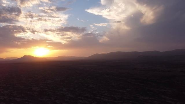 Hiking 20 Miles Alone in Big Bend National Park смотреть онлайн