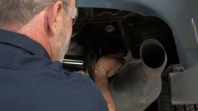2006 Toyota RAV4 Trailer Hitch Installation смотреть онлайн