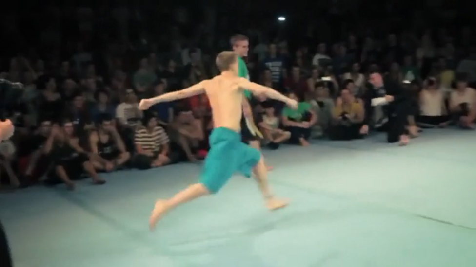 боевая акробатика TRICKING