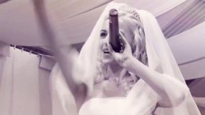 Невеста читает реп