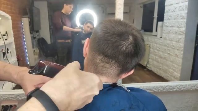 Мужская обычная стрижка «покороче» процесс с объяснением каждого действия смотреть онлайн