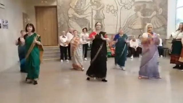 Индийский мантра-танец,, Радхарани,, День открытых дверей в ДК Сатурн 10.04.2022 смотреть онлайн