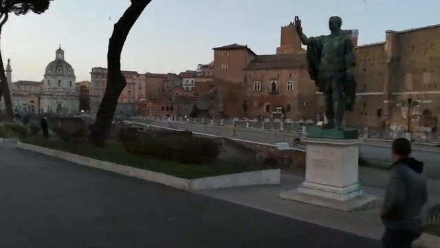 Via dei Fori Imperiali a Roma. Italia  Улица Императорских форумов в Риме. Италия.