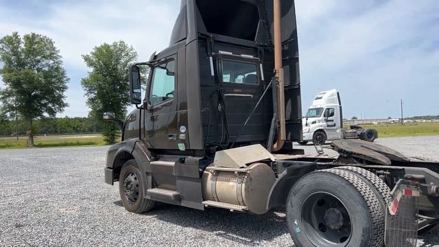 2014 VOLVO VNL42T300 For Sale смотреть онлайн
