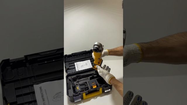 Аккумуляторная Болгарка DeWALT DCG412 смотреть онлайн
