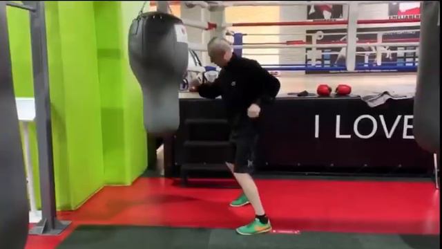 Удар левой под шаг правой смотреть онлайн