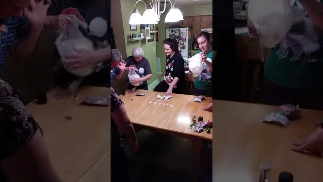 Saran Wrap Ball Game Fun Prizes Bonus Surprise! смотреть онлайн