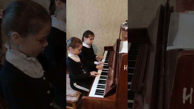 Королёва Есения и Королёва София Ф. Шуберт Вальс смотреть онлайн