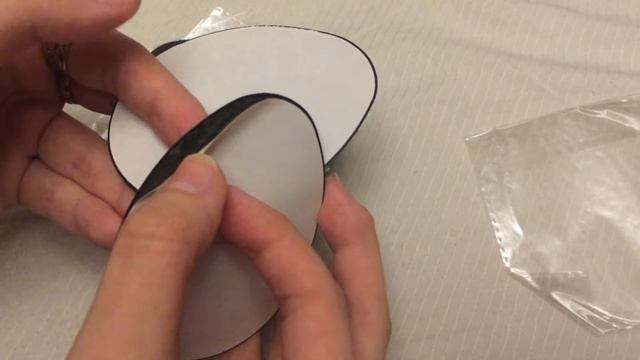 Распаковка посылки отзыв Aliexpress чехол на Iphone 5 5s и противоскользящими наклейками на обувь. смотреть онлайн