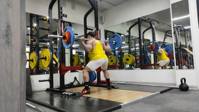 Моя полная тренировка ног на силовую выносливость, все подходы приседаний (75 кг на 39, 75х61, 75х5 смотреть онлайн