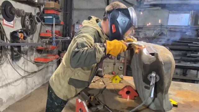 Сварка топливного бака на Toyota Corolla 120 смотреть онлайн