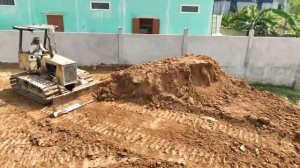 Best New Project 25T Dump Truck Unloading Soil, Small Bulldozer Pushing Filling Garden