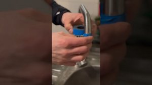 как снять аэратор (сеточку) смесителя без инструментов