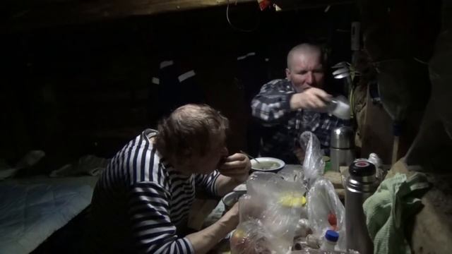 Апрельская рыбалка с Григоричем \ Часть 3 \ Два сига под занавес \ Душевные посиделки в лесной изб смотреть онлайн
