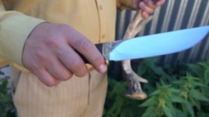 Жестокий видео тест ножа из шведской порошковой стали Elmax.