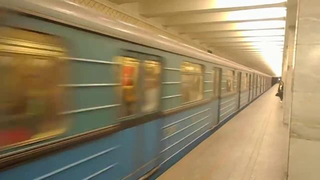 Московское метро. Поезда Еж3/Ем-508Т на станции "Волгоградский проспект" ТКЛ (2017) смотреть онлайн