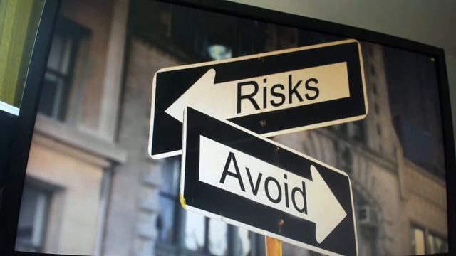 Expats Career Advice with Chris Pyak смотреть онлайн