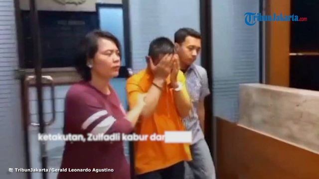 Buron Dua Bulan, Zulfadli Perudapaksa Adik Angkatnya di Pademangan Tutupi Wajah saat Diringkus смотреть онлайн